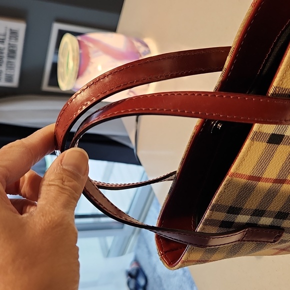 Classic Burberry Haymarket Check Tote - Picture 12 of 13